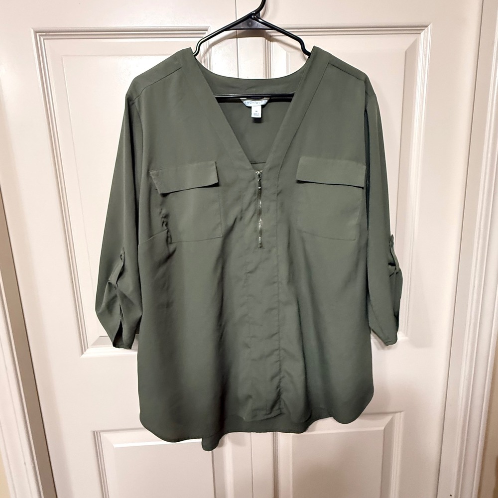 Boutique Women Olive Green Zip V-Neck 3/4 Tab Sleeve Blouse Plus Size 1X
